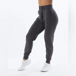 Alphalete ELMTS RELAXED JOGGER - Charcoal